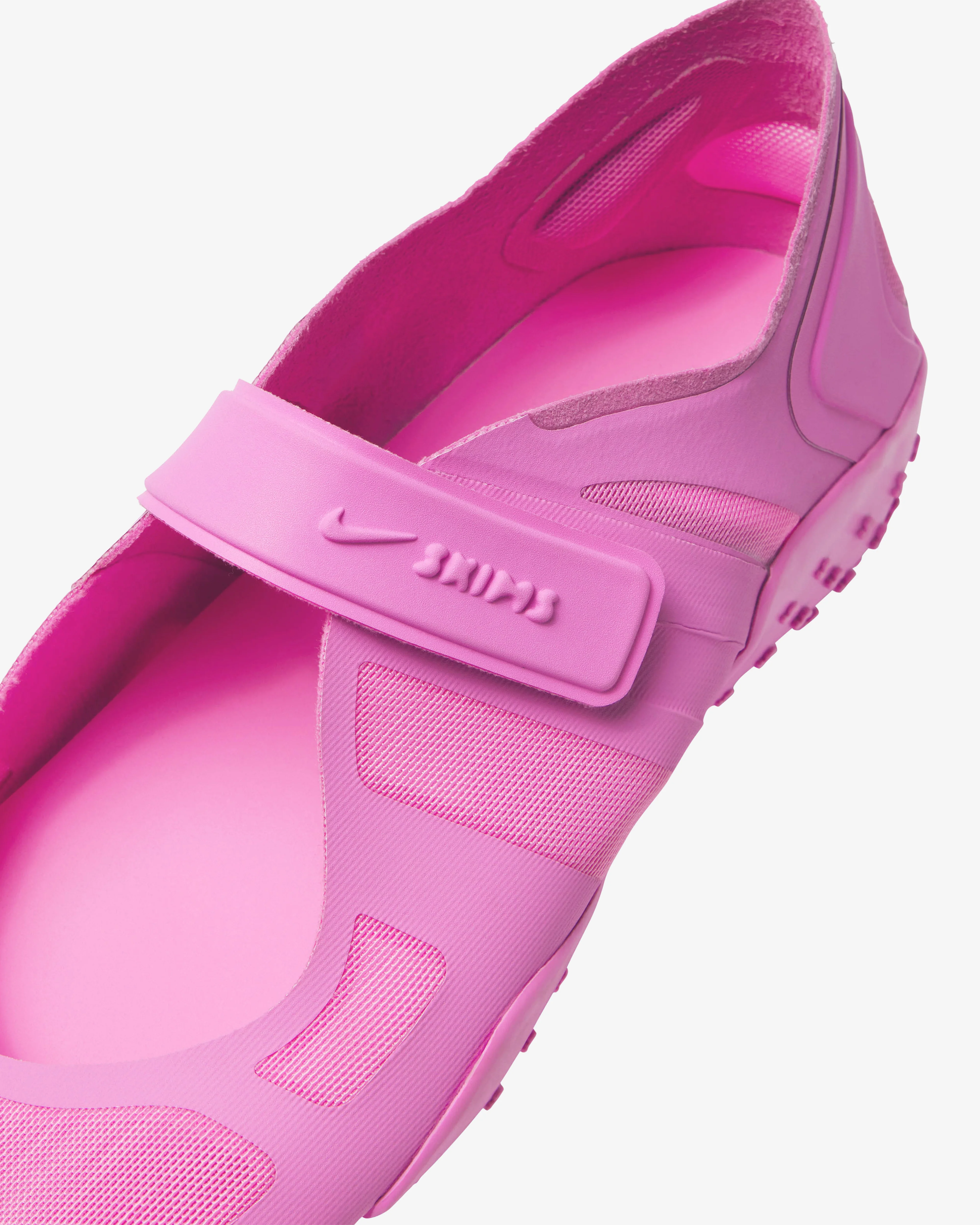 NikeSKIMS - Women's Rift Mesh Sneakers - (Pink) - Image 4