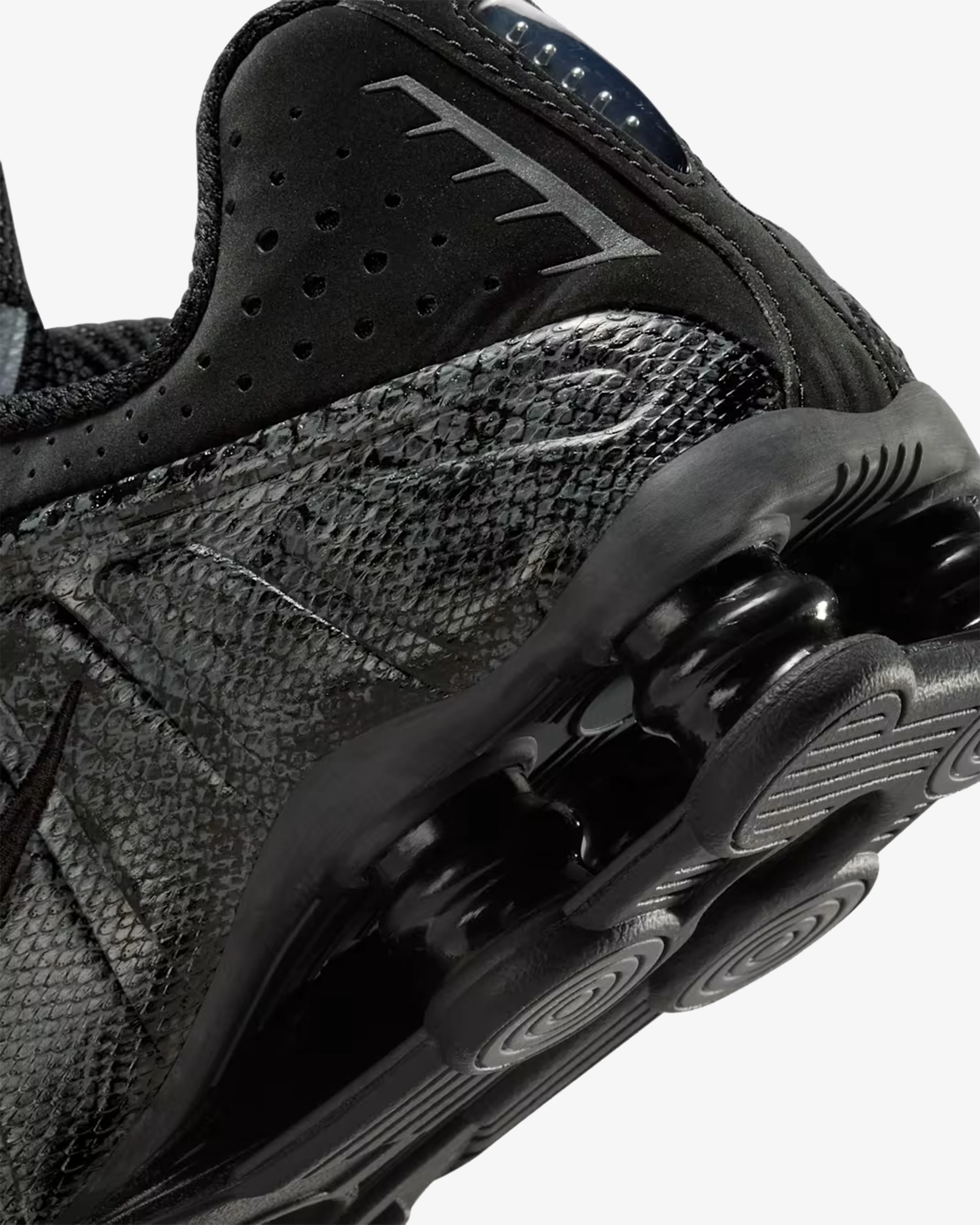 Nike - Women's Shox R4 Sneakers - (Black/Black) - Image 7