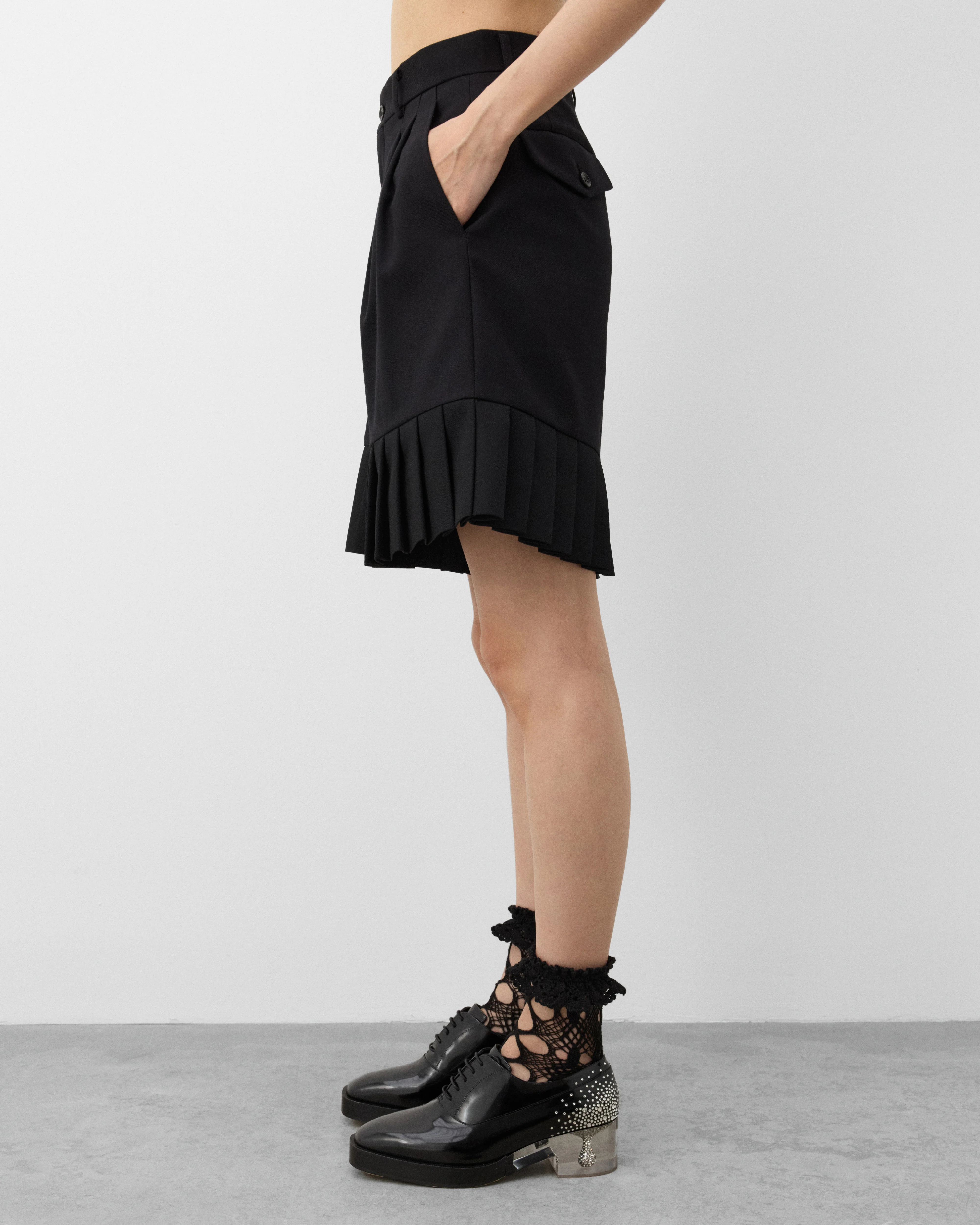 Noir Kei Ninomiya - Women's Pleated Shorts - (Black) - Image 4